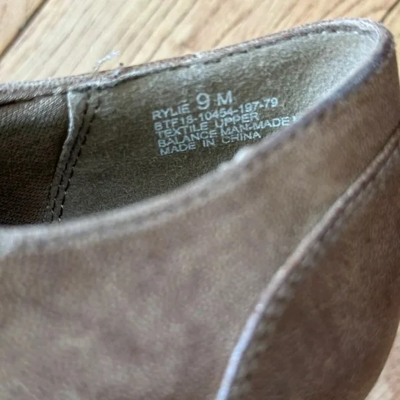 Rylie Booties by Beartraps Women’s Size 9 Heel Size 2.5” - Picture 7 of 8